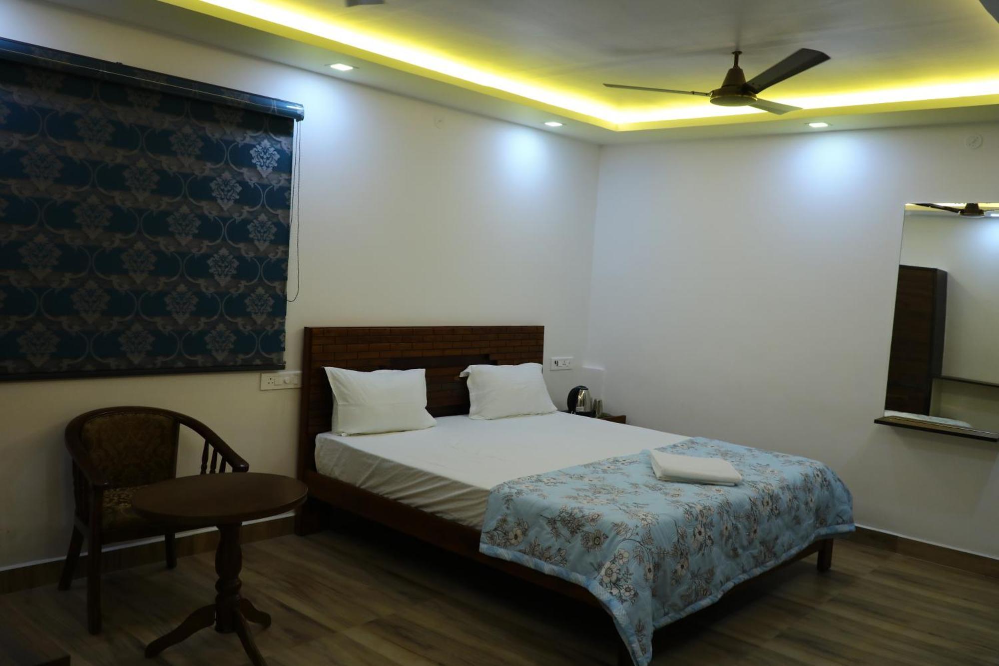 Jp Residency Hotel เยลาคีรี ภายนอก รูปภาพ