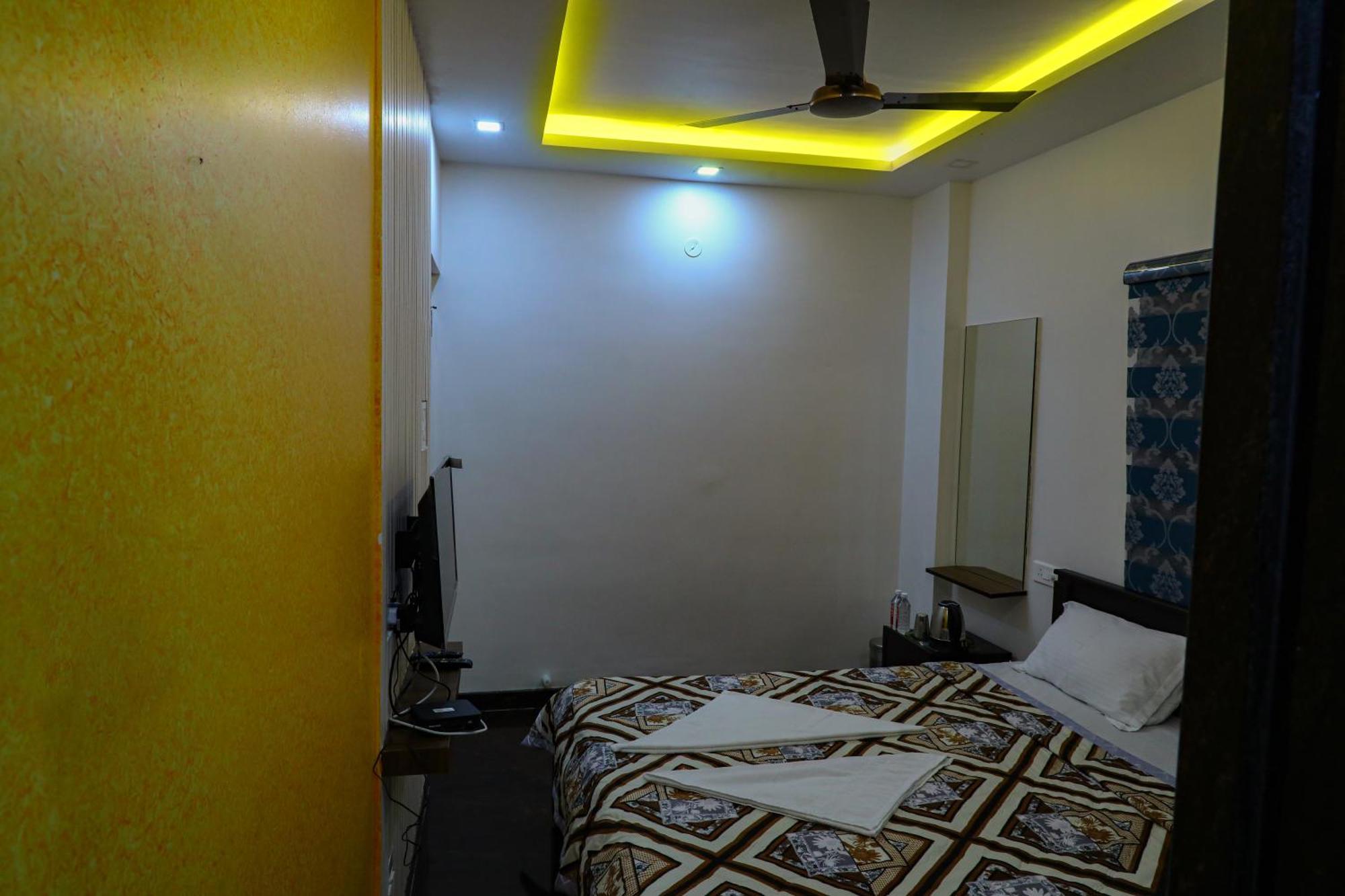 Jp Residency Hotel เยลาคีรี ภายนอก รูปภาพ