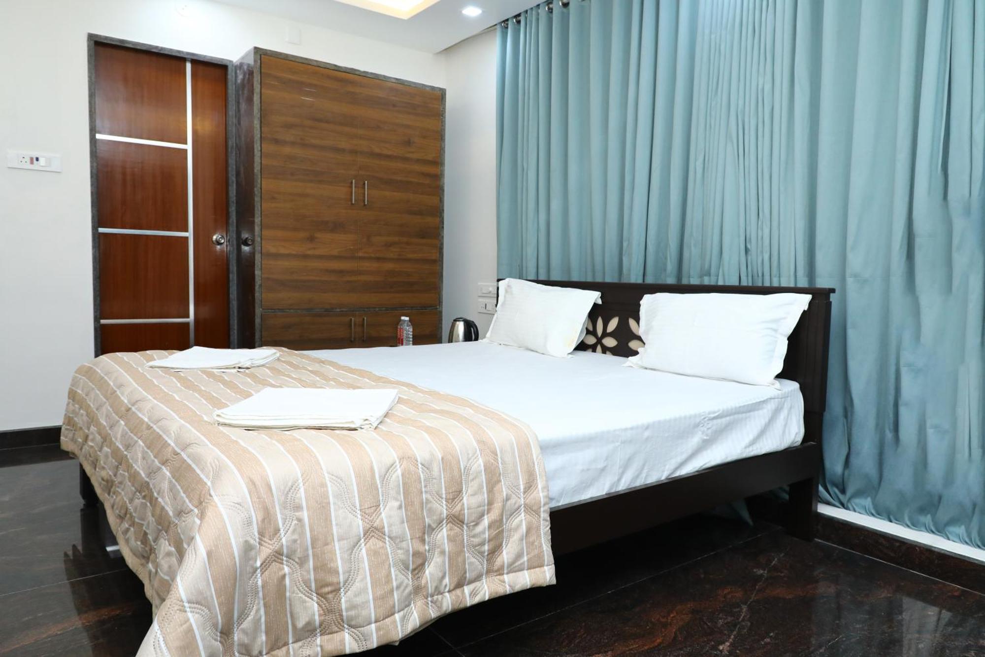 Jp Residency Hotel เยลาคีรี ภายนอก รูปภาพ
