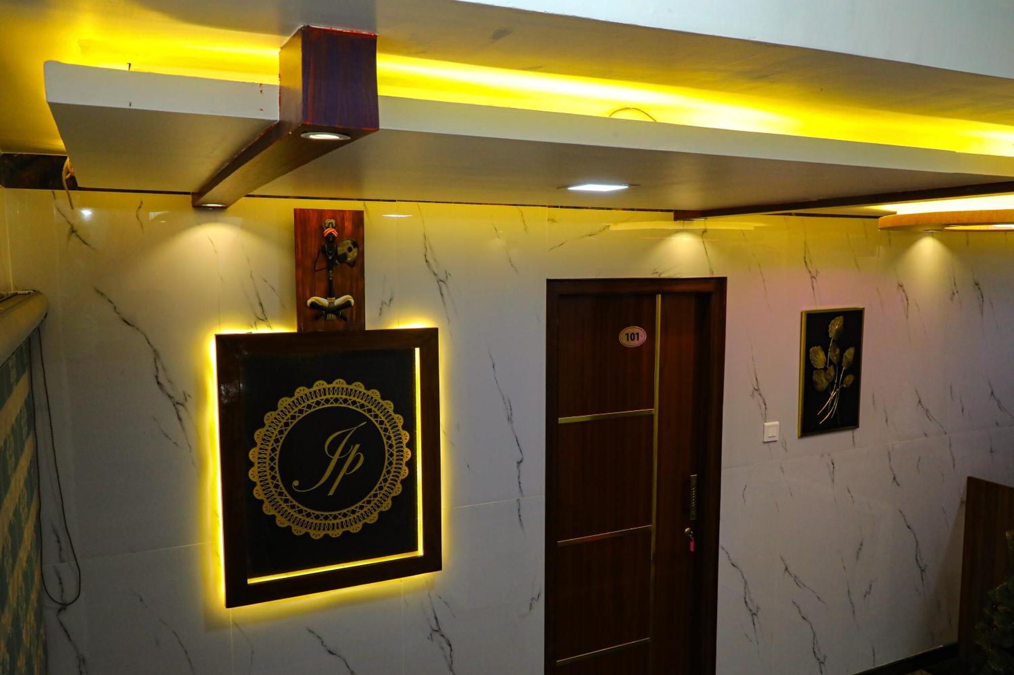 Jp Residency Hotel เยลาคีรี ภายนอก รูปภาพ