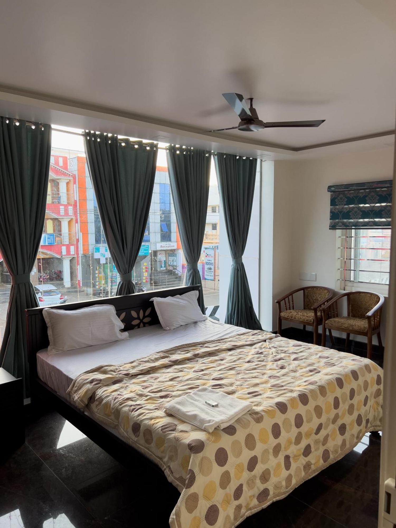 Jp Residency Hotel เยลาคีรี ภายนอก รูปภาพ