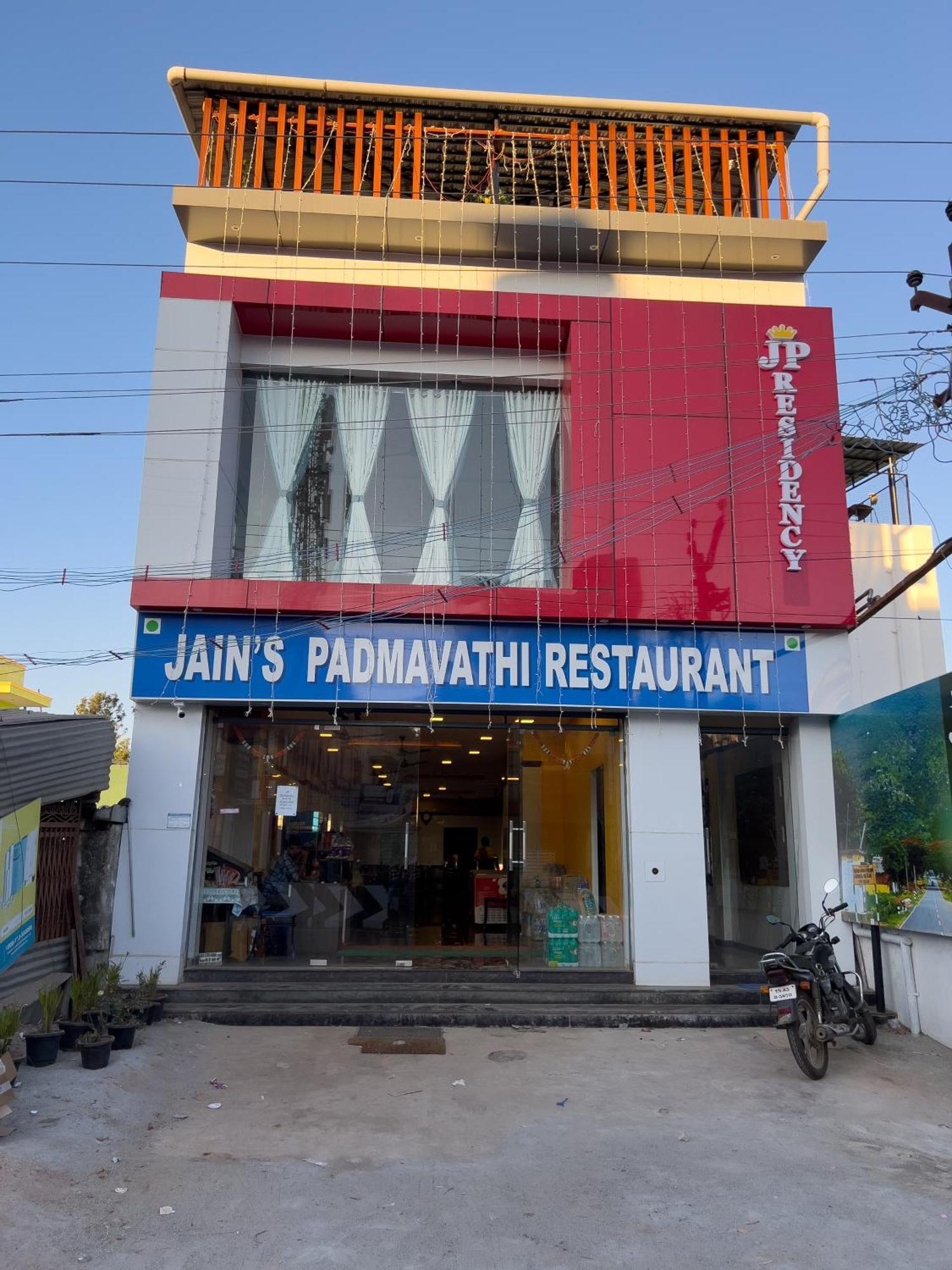 Jp Residency Hotel เยลาคีรี ภายนอก รูปภาพ